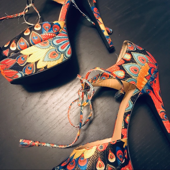 Penny Loves Kenny Platform Heels - Women 9 - Multicolored Peacock Design - Picture 3 of 4